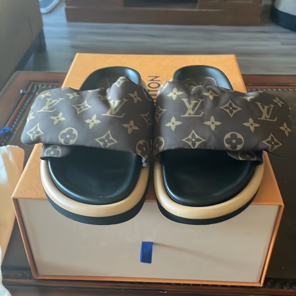 Louis Vuitton Slides - Picture 3 of 6